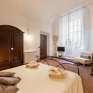 https://santamaria-32.it-tuscanyhotel.com
