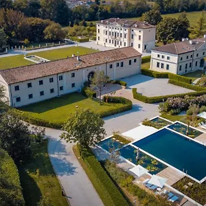 https://villa-solatia.hotelinveneto.com