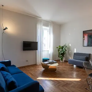 https://ca-duomo-design.it-lombardy.com
